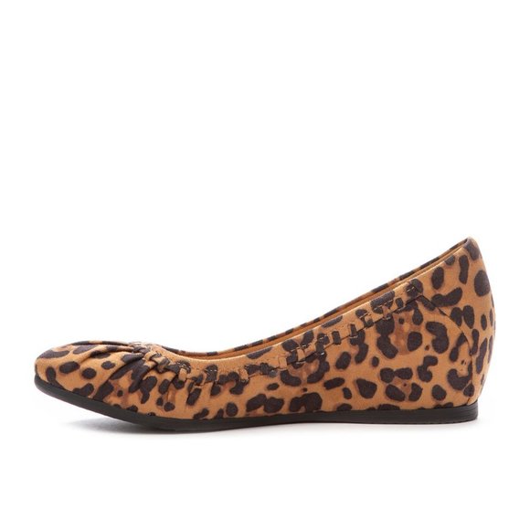 BareTraps Norma Wedge Leopard Shoes NWT Heels - Picture 2 of 5